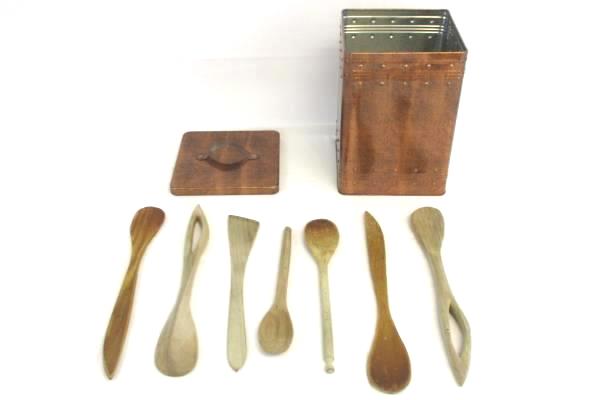 Lot of 7 Wooden Kitchen Tools Utensils Spoons in Brown Farmhouse Tin w/ Lid