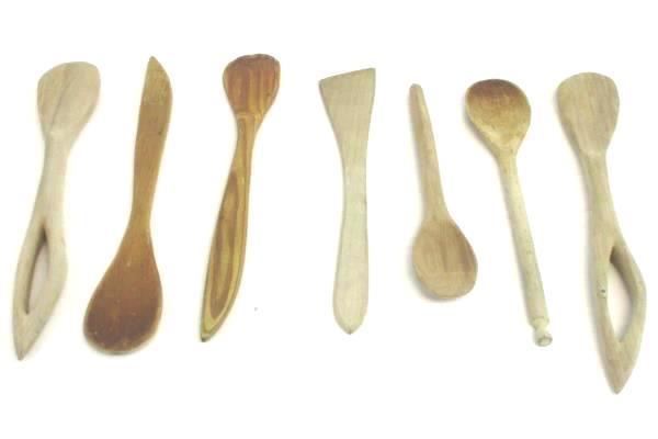 Lot of 7 Wooden Kitchen Tools Utensils Spoons in Brown Farmhouse Tin w/ Lid