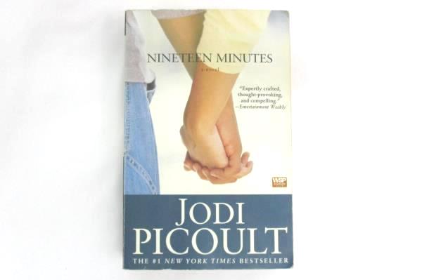 Nineteen Minutes by Jodi Picoult 2007 Paperback
