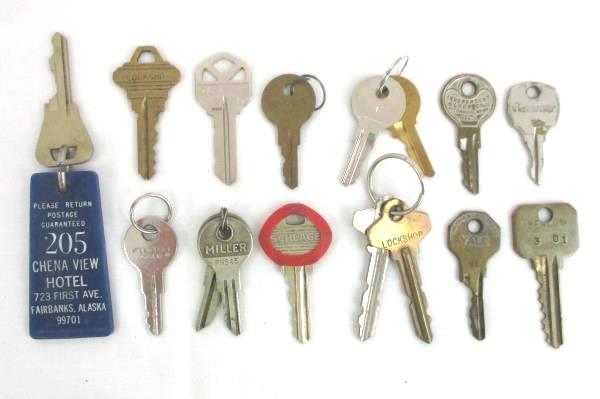 Lot of 16 Vintage Keys Luggage Suitcase Car Safe Building Lock Steampunk